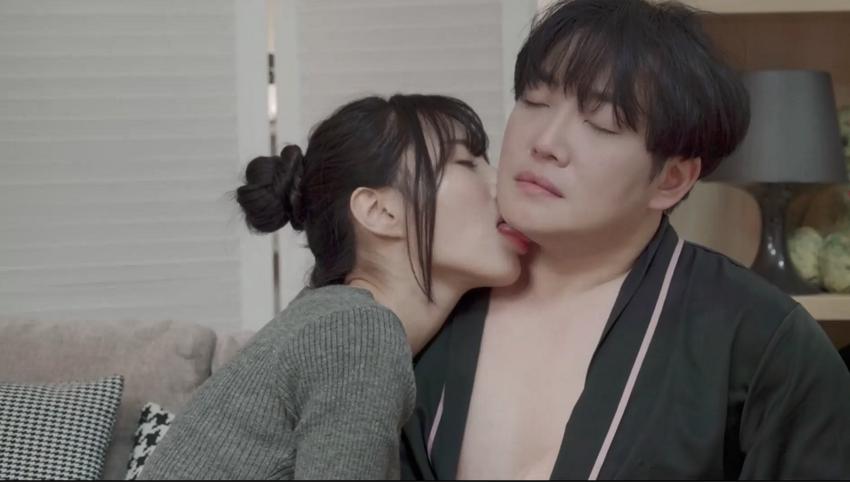 sex mẹ và con gái Anh trai may mắn tự dưng có được đứa em kế hư hỏng vcl